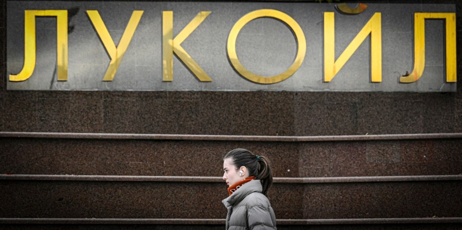 Rosyjski potentat naftowy sprzedaje swoje zagraniczne aktywa