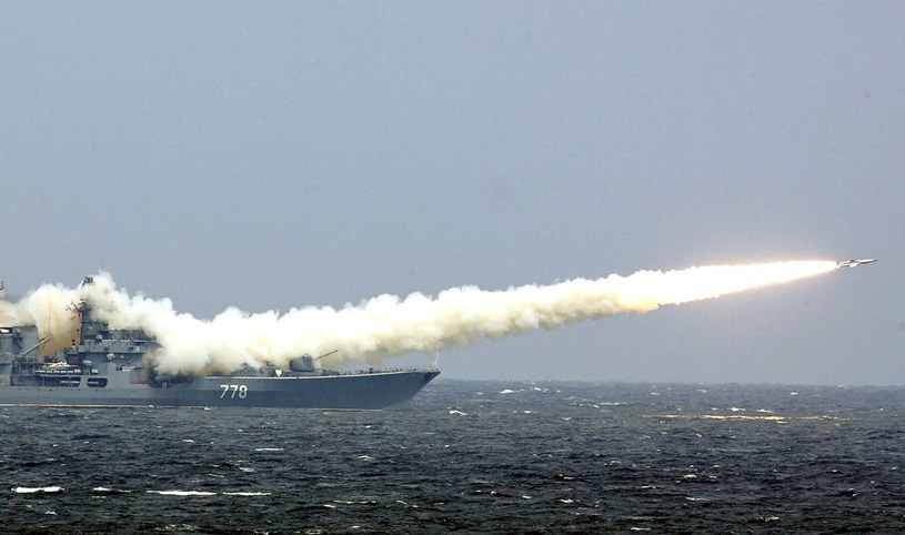 Rosyjski okręt podczas wspólnych ćwiczeń z Chinami /Xinhua /AFP