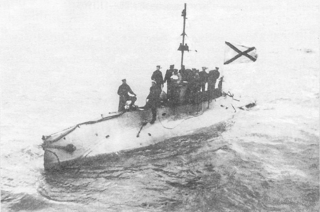 Rosyjski okręt podwodny "Beługa" wybudowany na licencji Hollanda. Bardzo podobnie wyglądał "№ 3" /Archiwum Marynarki Wojennej FR /INTERIA.PL/materiały prasowe