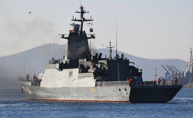 Rosyjski okręt szpiegowski w kanale La Manche. Był tam już wcześniej