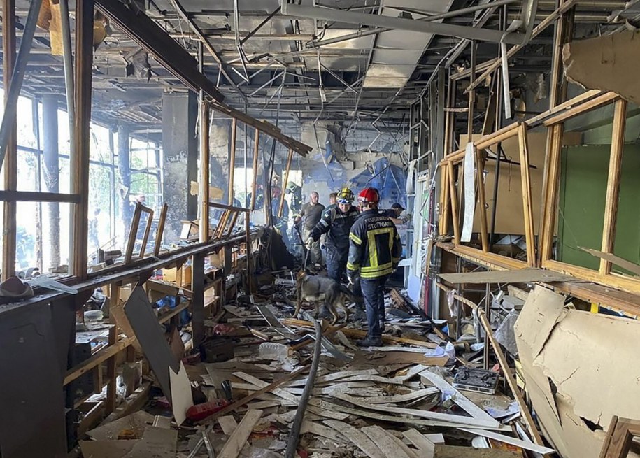 Rosyjski ostrzał Winnicy /PAP/EPA/STATE EMERGENCY SERVICE OF UKRAINE HANDOUT /PAP/EPA