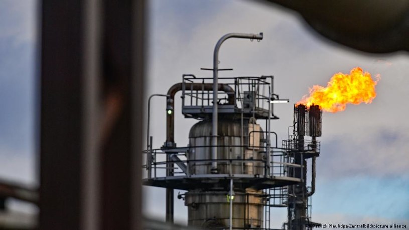 Rosyjski państwowy koncern naftowy Rosnieft zarzuca niemieckiemu rządowi „przymusowe wywłaszczenie“ swoich niemieckiech spółek zależnych Rosnieft Niemcy i RN Refining & Marketing /Patrick Pleul/dpa-Zentralbild/picture alliance /Deutsche Welle