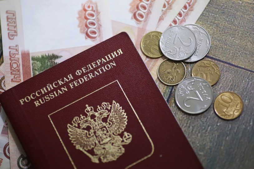 Rosyjski paszport /alexkich/easyfotostock /East News