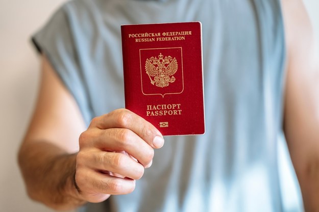Rosyjski paszport /Shutterstock