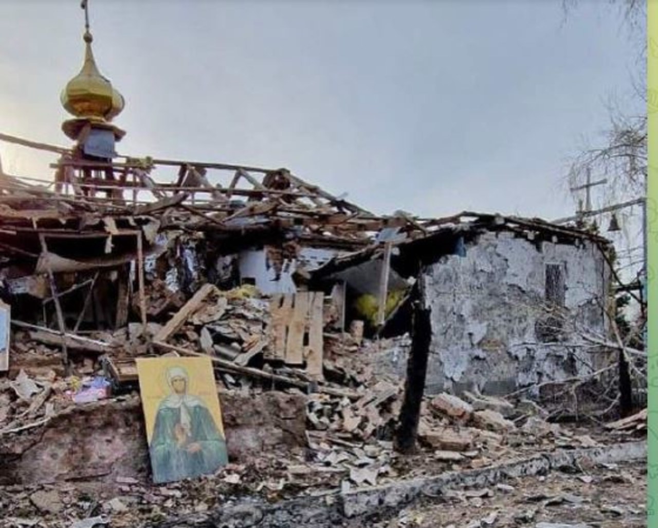 Rosyjski pocisk spadł na cerkiew. Została z niej tylko kopuła i ikony