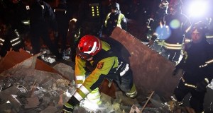 Rosyjski pocisk uderzył w wieżowiec. Służby szukają ludzi pod gruzami