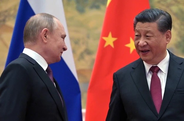 Rosyjski prezydent Władimir Putin (z lewej) i prezydent Chin Xi Jinping /Alexei Druzhinin /PAP/EPA