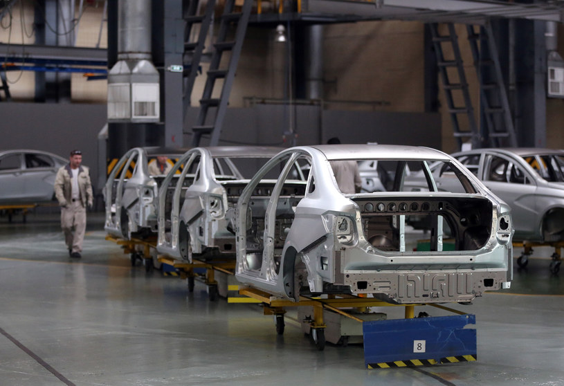 Rosyjski przemysł samochodowy praktycznie przestał istnieć /Getty Images