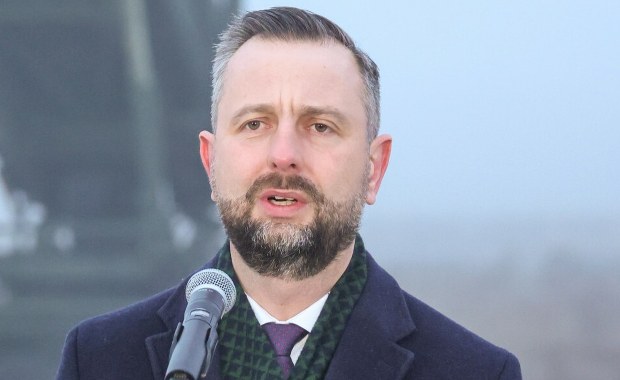 Rosyjski samolot przy polskiej granicy. Szef MON komentuje