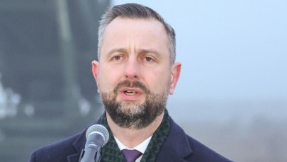 Rosyjski samolot przy polskiej granicy. Szef MON komentuje