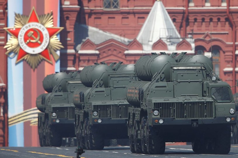 Rosyjski system rakietowy czwartej generacji typu ziemia-powietrze S-400 Triumf w trakcie parady z okazji Dnia Zwycięstwa w Moskwie. Maj 2019 r. /Anadolu Agency / Contributor /Getty Images