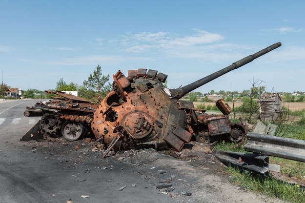 Rosyjski T-72 zniszczony w okolicach Kijowa - 2022 rok /Shutterstock