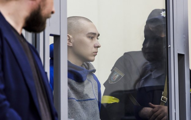 Rosyjski wojskowy Wadim Szyszymarin  podczas rozprawy w sądzie rejonowym w Kijowie /TANYA GORDIENKO /PAP/EPA