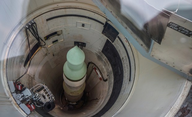 Rosyjski wywiad zagraniczny: Londyn i Paryż chcą przekazać Ukrainie bombę atomową