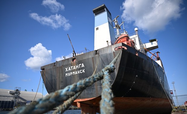 Rosyjski złom opuszcza Gdynię. Tankowiec zostanie "pocięty na żyletki"