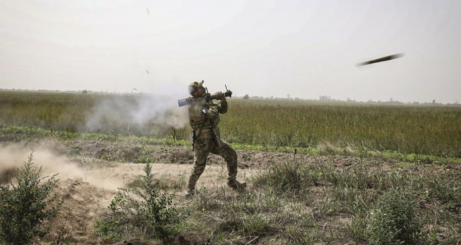 Rosyjski żołnierz na terenie obwodu chersońskiego /RUSSIAN DEFENCE MINISTRY PRESS SERVICE / HANDOUT /PAP/EPA