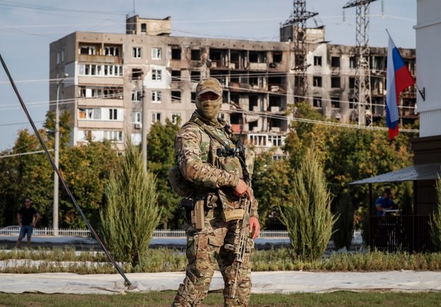Rosyjski żołnierz w Mariupolu /YURI KOCHETKOV /PAP/EPA