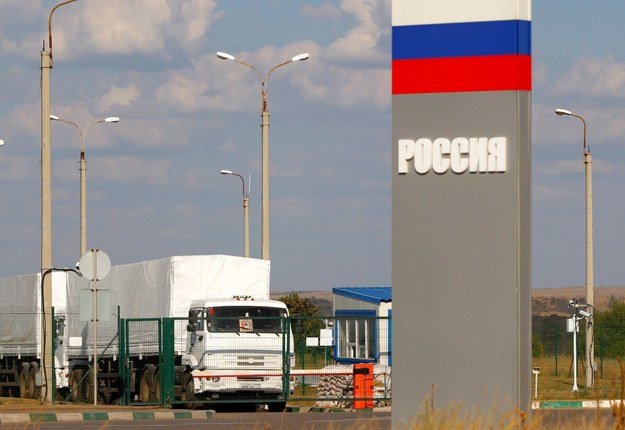 Rosyjskie ciężarówki na przejściu granicznym /STRINGER /PAP/EPA