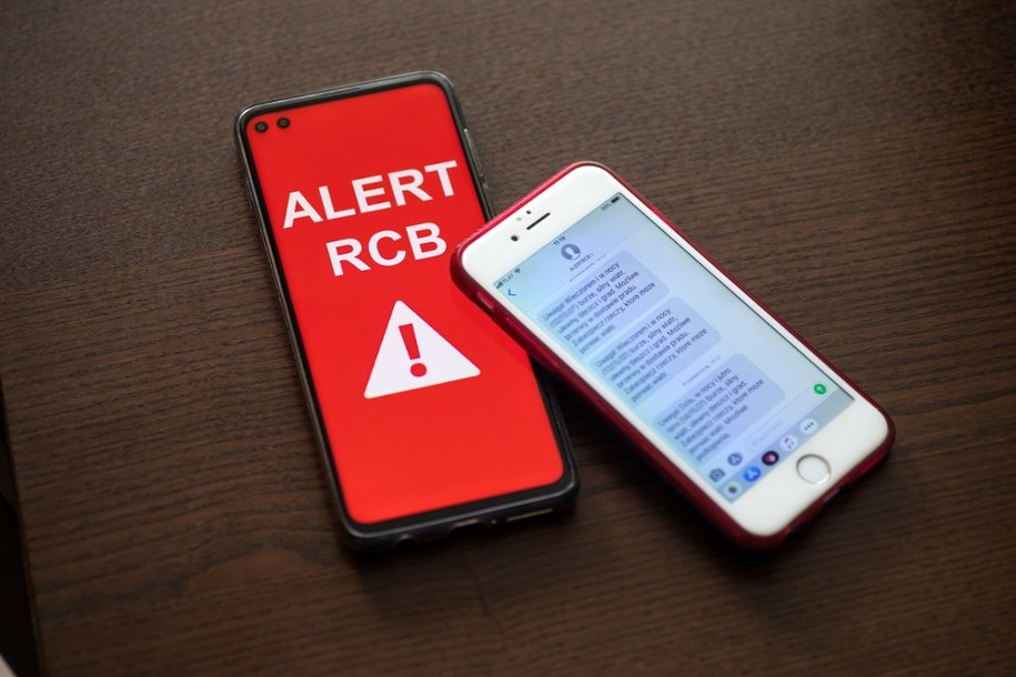 Rosyjskie drony nad Polską: Alert RCB dla mieszkańców województwa lubelskiego, podkarpackiego oraz podlaskiego /ARKADIUSZ ZIOLEK /East News