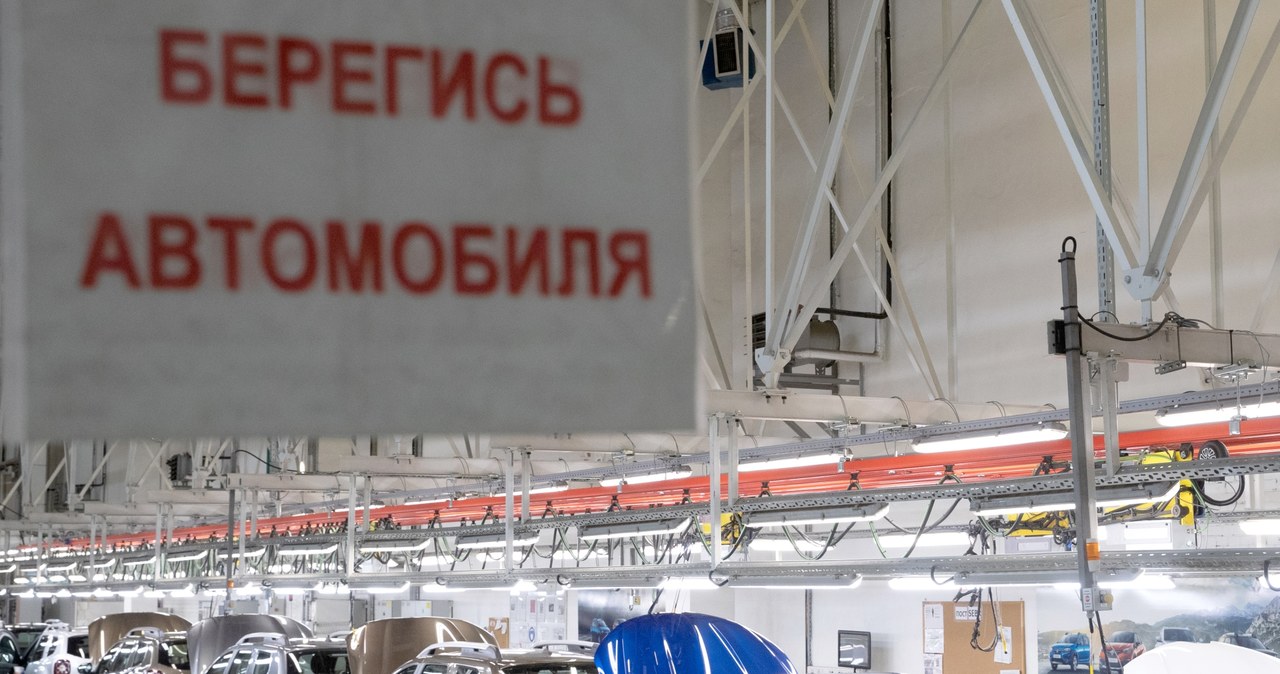Rosyjskie fabryki nie mogą produkować, bo nie docierają dostawy części /Getty Images