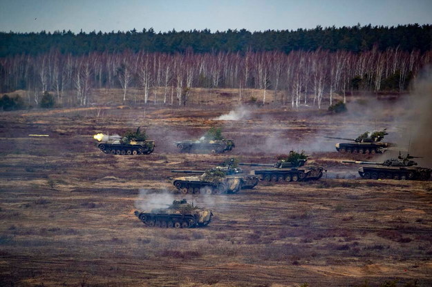Rosyjskie i białoruskie czołgi podczas wspólnych ćwiczeń. /RUSSIAN DEFENCE MINISTRY PRESS SERVICE / HANDOUT /PAP/EPA