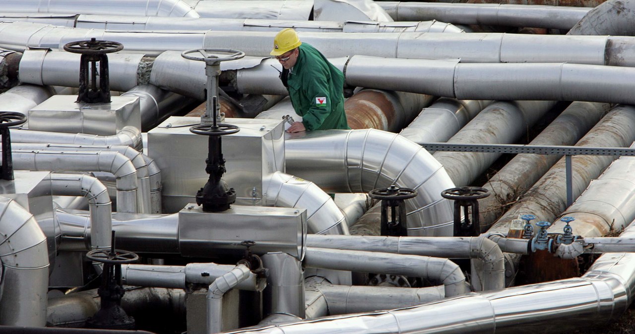 Rosyjskie koncerny paliwowe w Europie zaczynają raportować straty /AFP