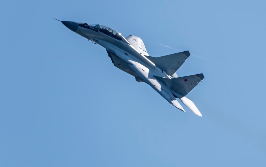 Rosyjskie myśliwce nad platformą Petrobalticu na Bałtyku