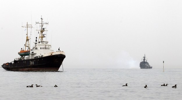 Rosyjskie okręty blokują wejście do ukraińskiej bazy w Sewastopolu /ZURAB KURTSIKIDZE /PAP/EPA