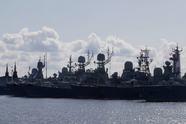 Rosyjskie okręty wojenne w trakcie przygotowań do Dnia Marynarki Wojennej /ANATOLY MALTSEV  /PAP/EPA
