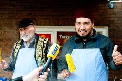 Rotterdam: Przed tureckim konsulatem gromadzą się ludzie