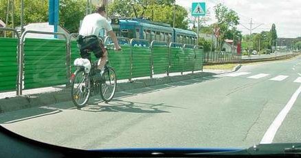 Rowerem lewym pasem? / Kliknij /INTERIA.PL