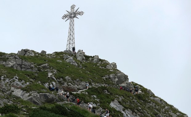 Rowerem na Giewont. Straż TPN chce ustalić dane mężczyzn