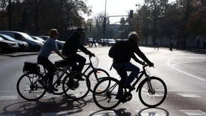 Rowerzyści kontra piesi i kierowcy. Lista zarzutów