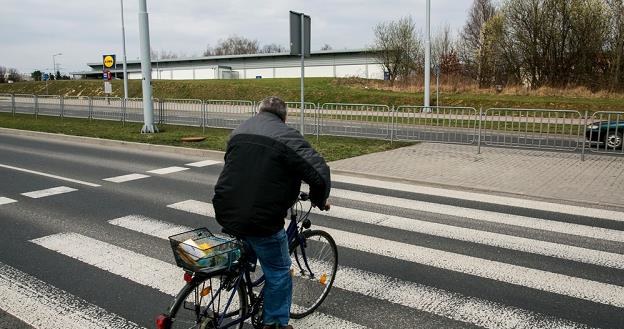 Rowerzyści popełniają wykroczenia bo nikt nie sprawdza, czy znają przepisy / Fot: Tomasz Rytych /Reporter