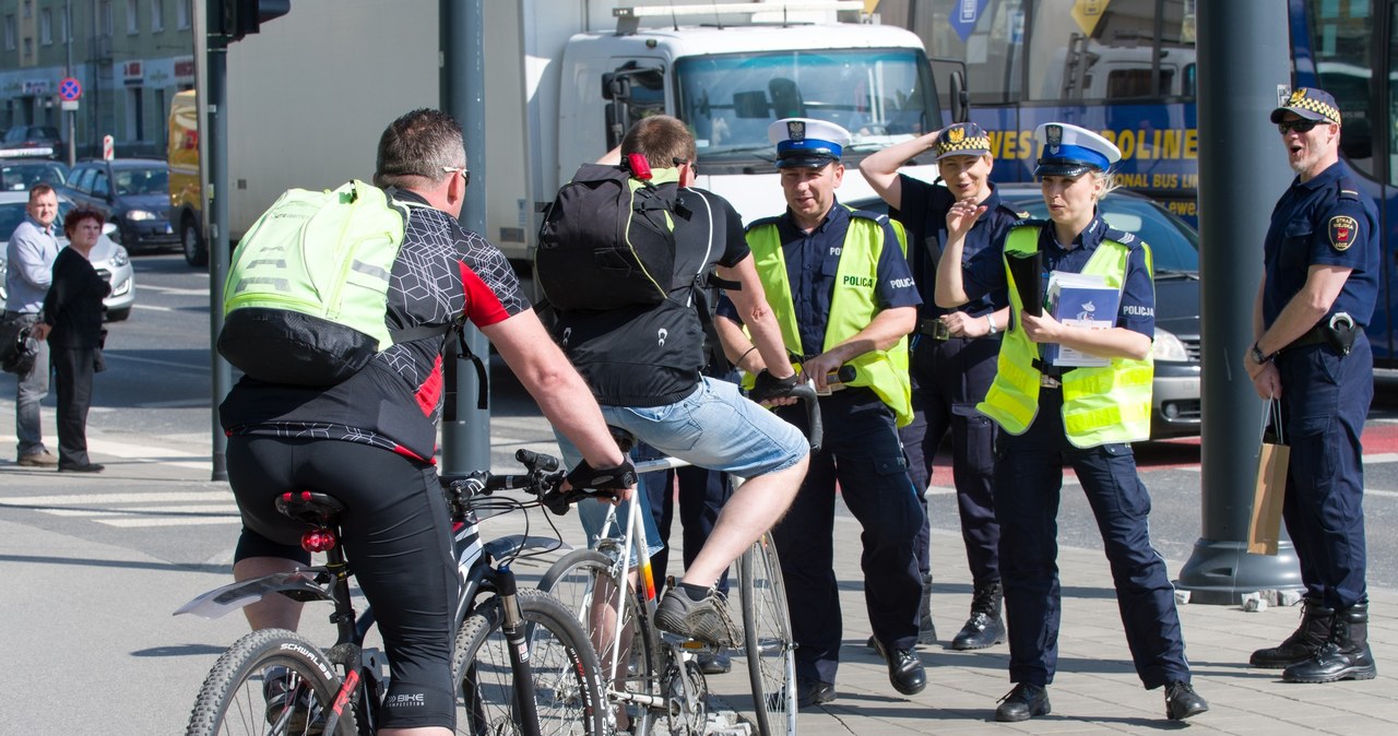 Rowerzyści w miastach to coraz większy kłopot /ANDRZEJ ZBRANIECKI /East News