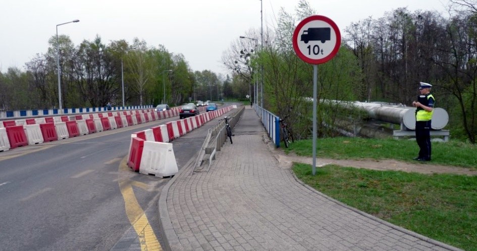 Rowerzyści zderzyli się na drodze dla rowerów /Policja