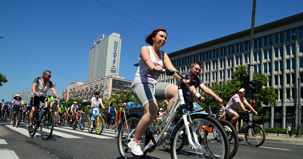 Rowerzystą może być każdy. I każdy bez szkolenia może jeździć po drogach /Mariusz Gaczyński /East News