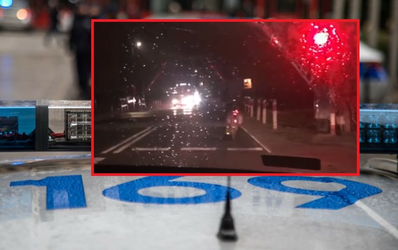 Rowerzysta nie czekał aż podniosą się rogatki i zgaśnie czerwone światło. /Jan Graczynski/East News/ KWPBydgoszcz/ You Tube/ zrzut ekranu /