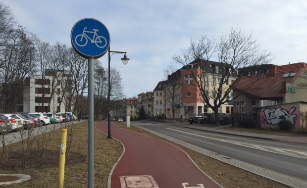 Rowerzysta wygrywa z policją przed sądem. Bo ścieżka rowerowa ścieżce rowerowej nierówna