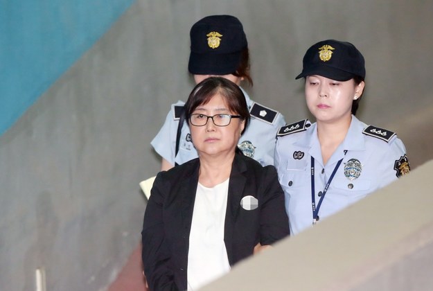 Również Choi Sun-sil, przyjaciółka byłej prezydent, była zamieszana w aferę korupcyjną /PAP/EPA