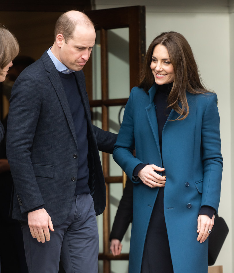 Również płaszcz księżnej Kate niezwykle przypadł do gustu poddanym /Samir Hussein /Getty Images