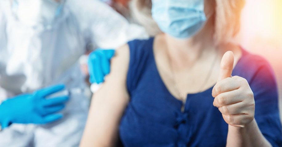 Równoczesne szczepienie przeciw Covid-19 i grypie jest bezpieczne /Shutterstock