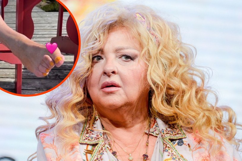 Rozanielona Magda Gessler na leżaku. Restauratorka zakryła szpecący mankament na stopie