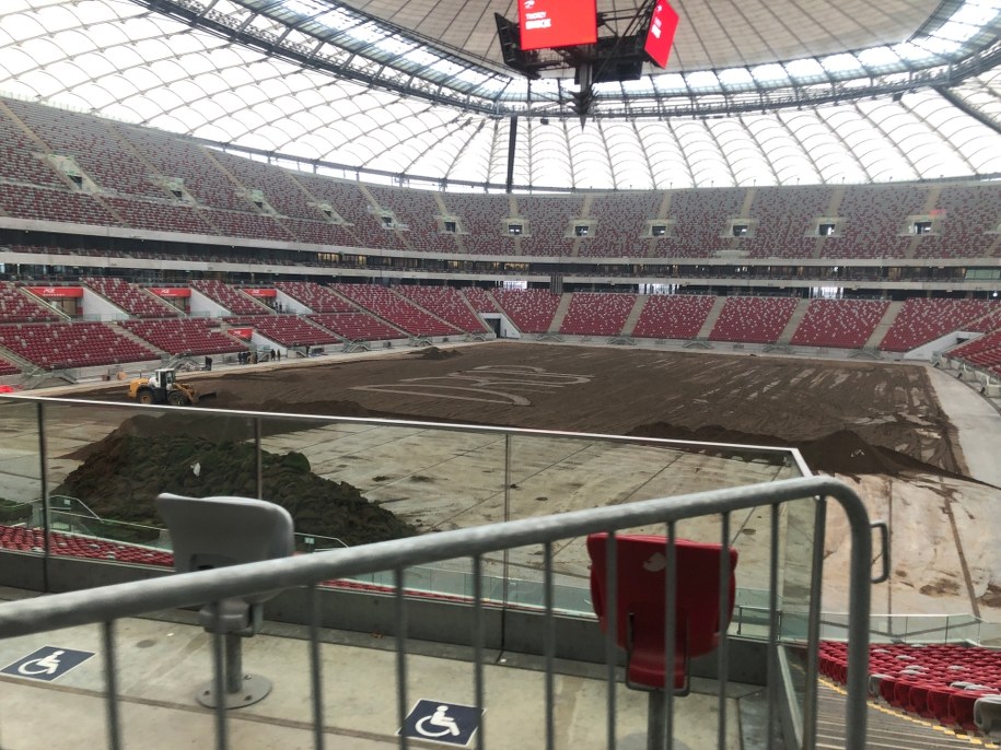 Rozbieranie murawy na Stadionie Narodowym /Michał Dobrołowicz /RMF FM
