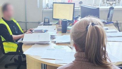 Rozbijała młotkiem szyby w autobusach. 40-latka została zatrzyma