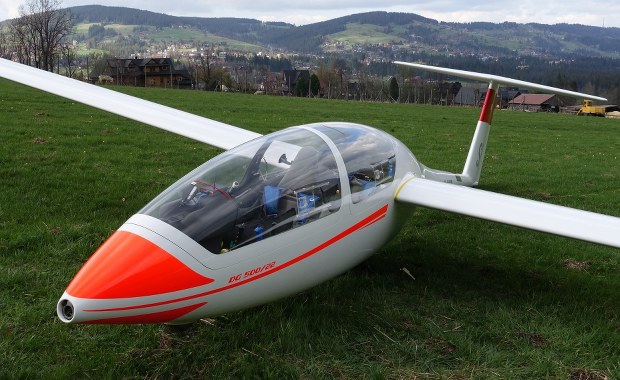 Rozbiła się szybowcem w lesie. 21-latka trafiła do szpitala