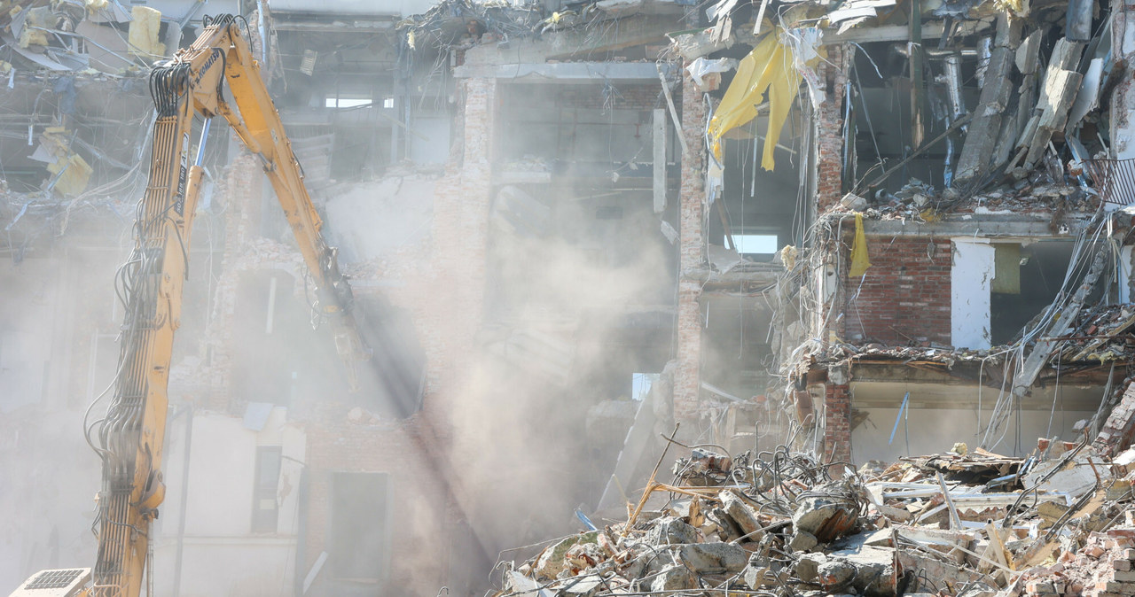 Rozbiórka budynku przy Rozbrat 44a rozpoczęła się w pierwszej połowie sierpnia /Wojciech Olkusnik/East News /East News