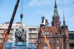 Rozbiórka Pomnika Wdzięczności dla Armii Radzieckiej w Legnicy