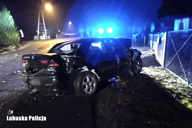 Rozbita Alfa Romeo, którą prowadził nietrzeźwy obywatel Gruzji. /Policja