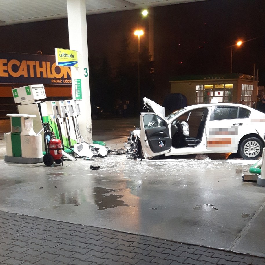 Rozbita taksówka, za której kierownicą siedziała 17-latka /Słuchacz RMF FM /Gorąca Linia RMF FM